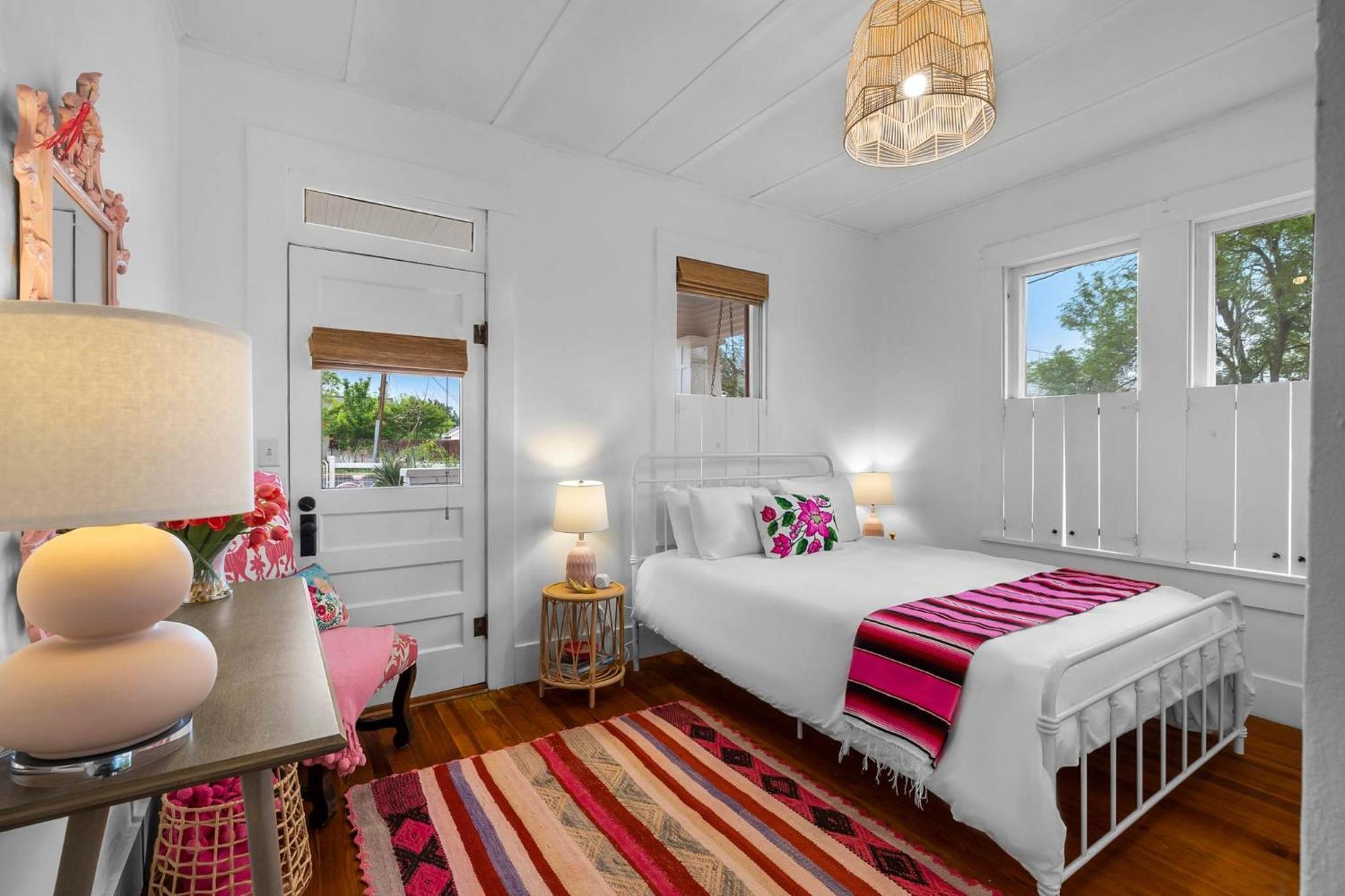 Pink Duchess - Mins To Main Hot Tub & Fire Pit Villa Fredericksburg Eksteriør bilde